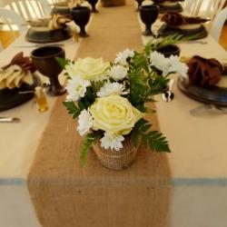 mariage table avec vaisselle médiéval ( ecuelle et graal)