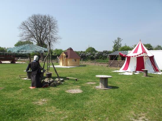 Cité Médiévale avec sa tente des chevaliers et Cabane des Elfes