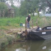 Embarquement pour la Gabarre ( ancienne barque pour naviguer sur le Marais)