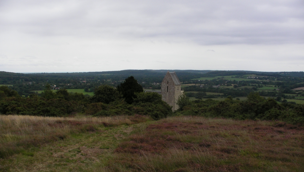 Sommet du Mont de  Doville : vue sur la chapelle avec son panorama