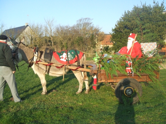 Pére Noel arrivé en âne.