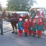 Noel à La haye du puits avec notre Cob Normande et ses lutins dans le chariot.