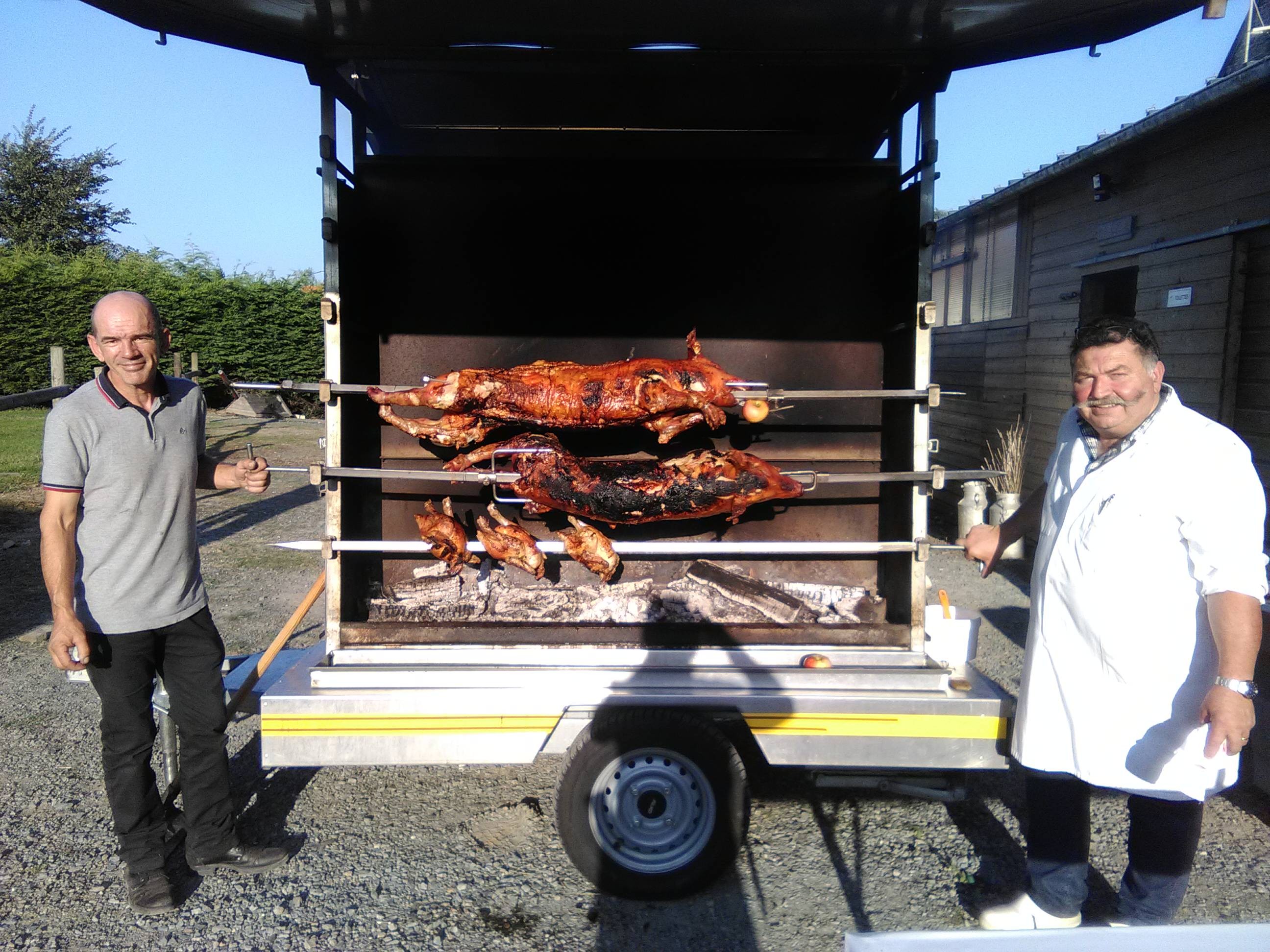  cochon de lait cuit au feu de bois