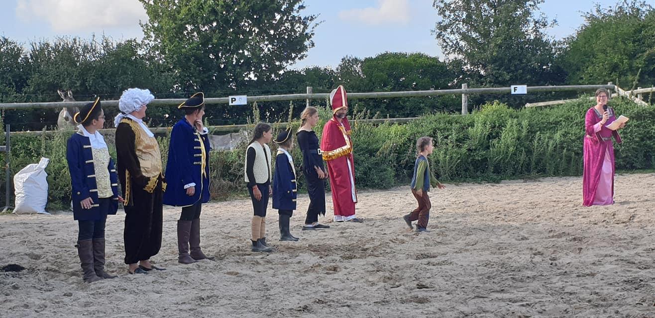 Differents costumes cardinal, sergent, berger, princesse