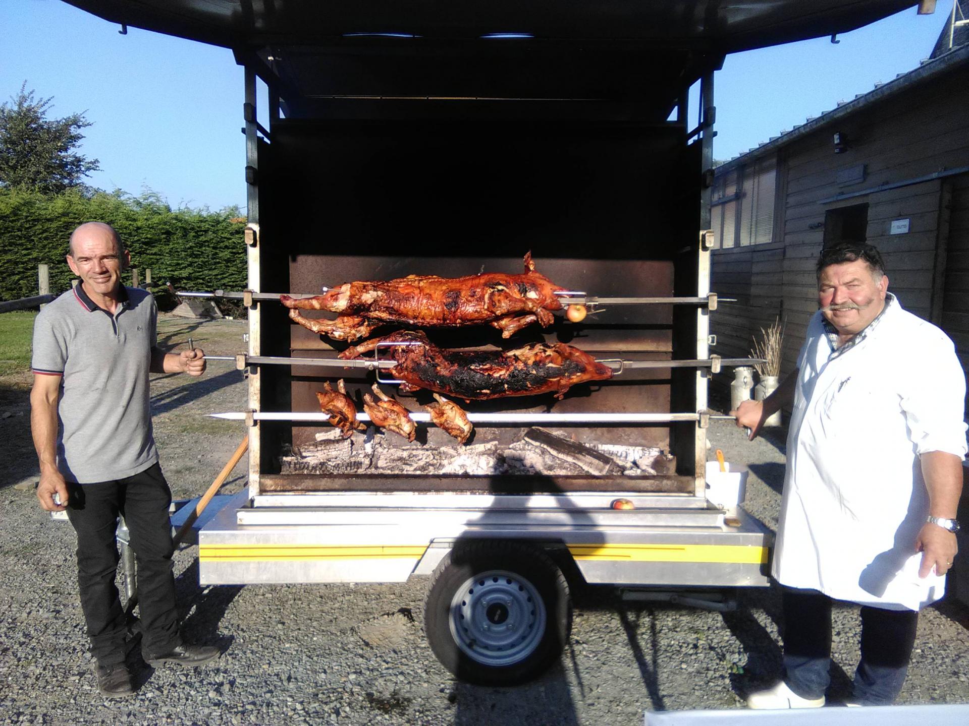 cochon de lait cuit au feu de bois