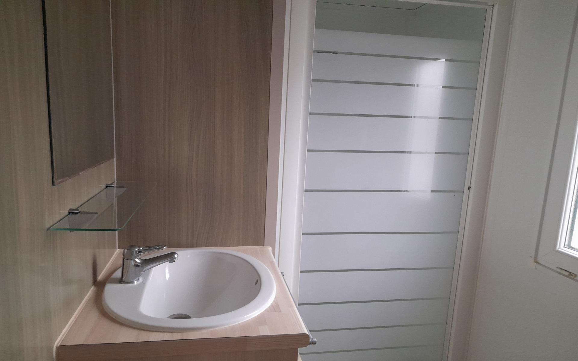 Salle de bain mobil home 5 et 7 pers