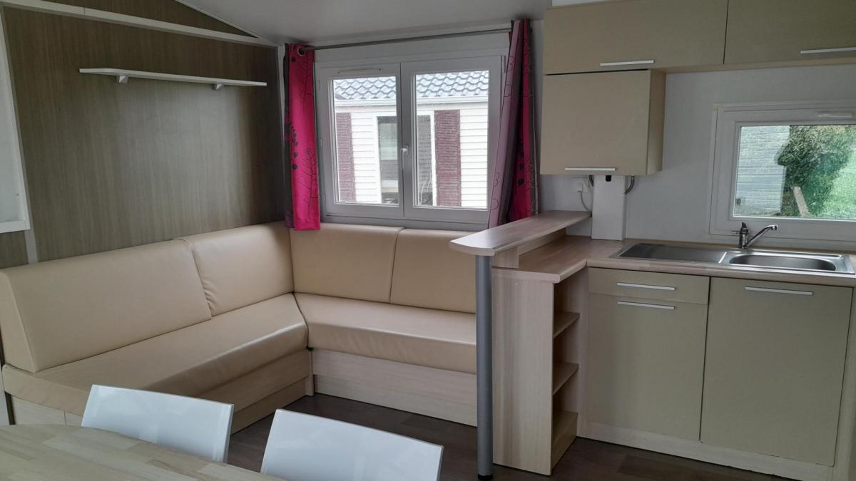Salon et cuisine mobil home 7 personnes 1