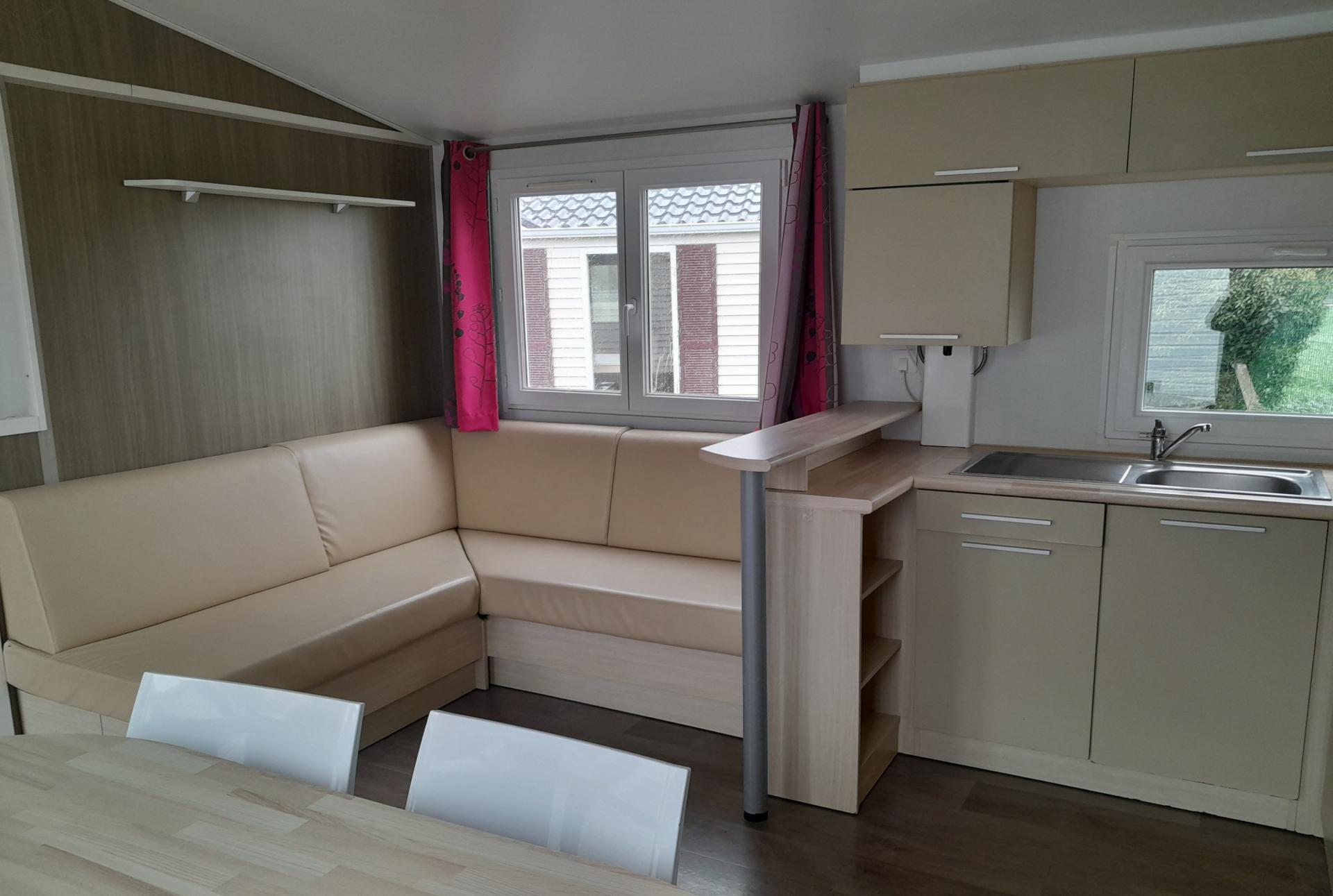 Salon et cuisine mobil home 7 personnes